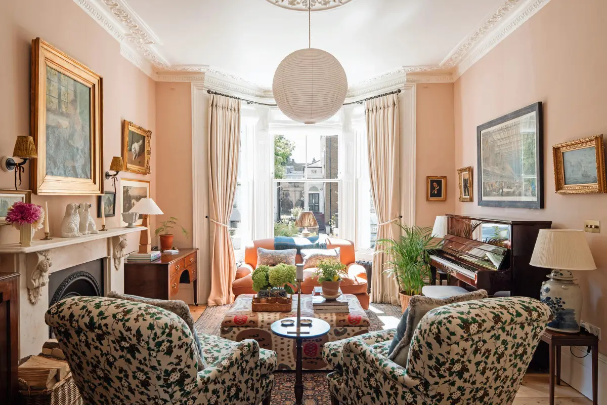 This Notting Hill Townhouse Is Filled With Color and Victorian Charm 3 renovated-early-victorian-townhouse-london