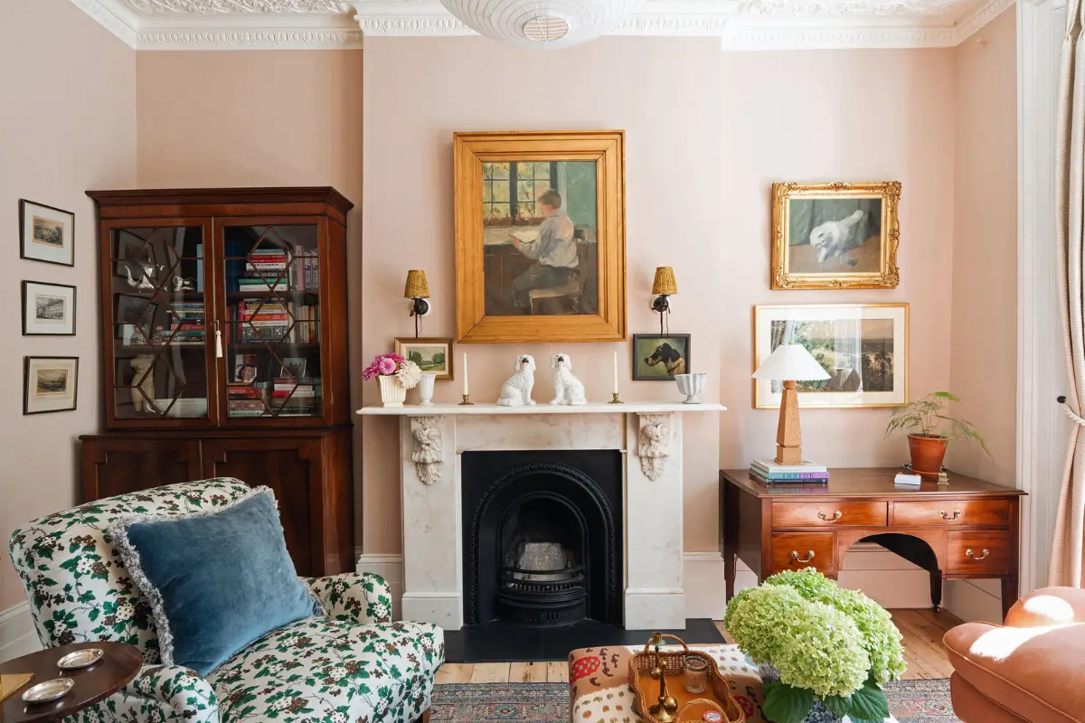 This Notting Hill Townhouse Is Filled With Color and Victorian Charm 2 renovated-early-victorian-townhouse-london