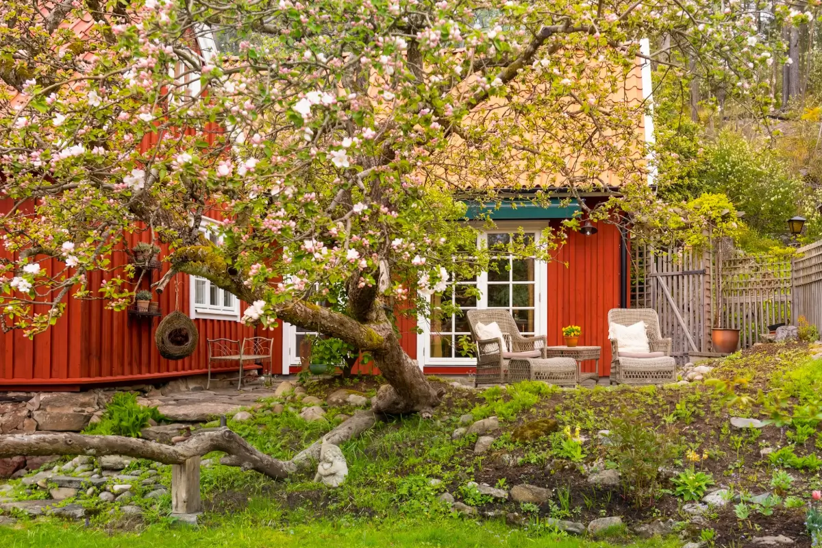 Rustic Interiors in a Well-Preserved Early 19th-Century Swedish Cottage 26 rustic-interiors-swedish-country-house-nordroom