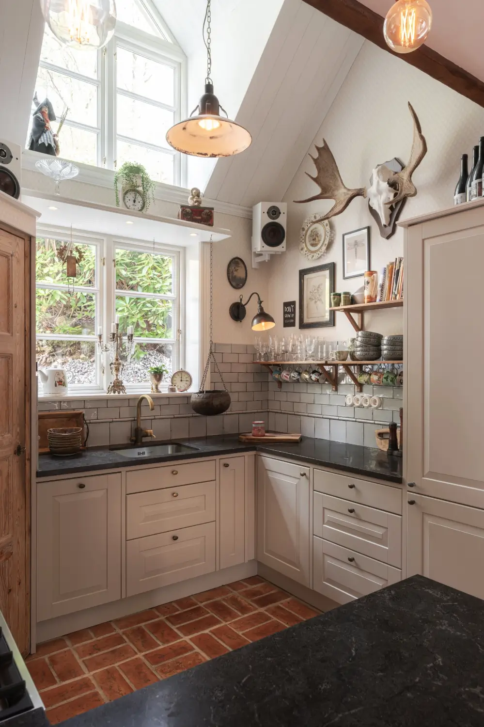 rustic-interiors-swedish-country-house-nordroom