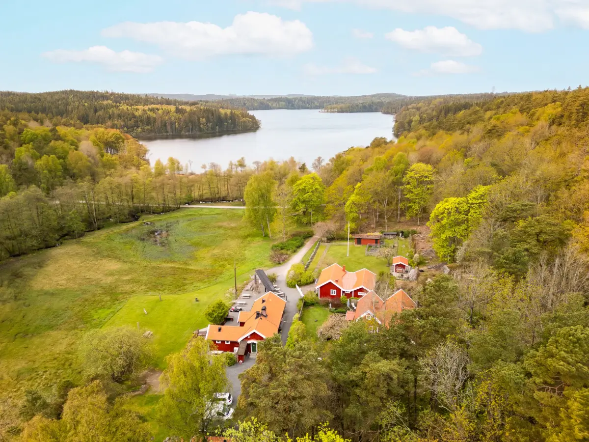 Rustic Interiors in a Well-Preserved Early 19th-Century Swedish Cottage 31 rustic-interiors-swedish-country-house-nordroom