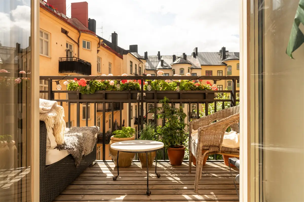 A Small, Characterful, and Well-Planned Stockholm Apartment 11 small-apartment-turn-of-the-century-building-stockholm-nordroom
