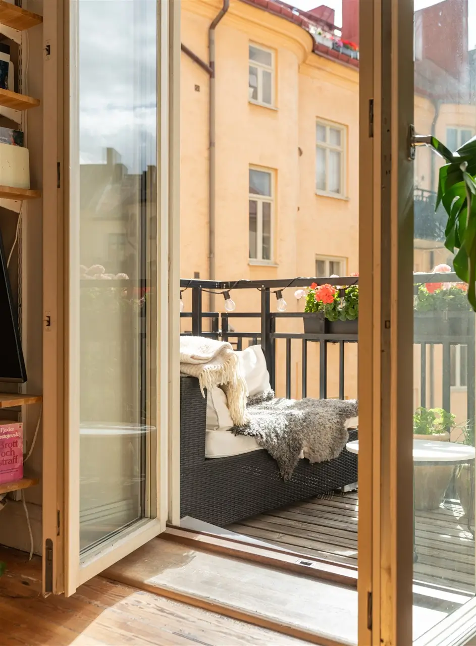A Small, Characterful, and Well-Planned Stockholm Apartment 10 small-apartment-turn-of-the-century-building-stockholm-nordroom