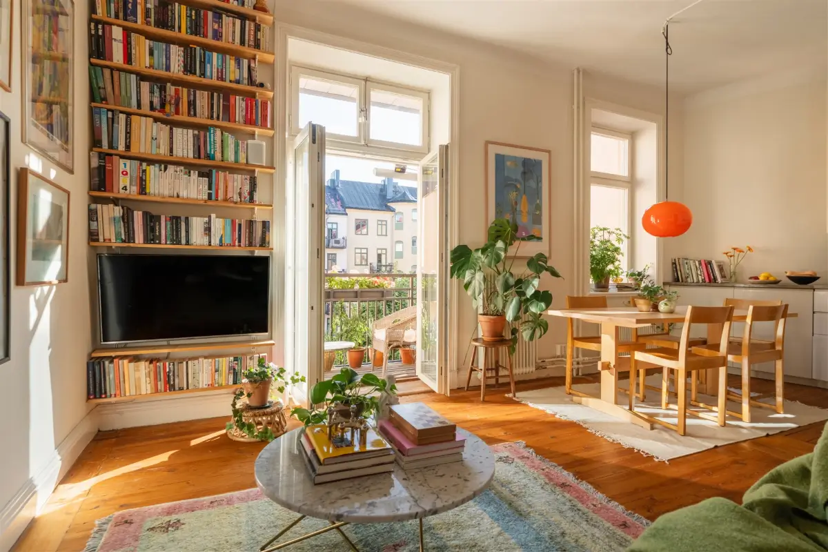 A Small, Characterful, and Well-Planned Stockholm Apartment 2 small-apartment-turn-of-the-century-building-stockholm-nordroom