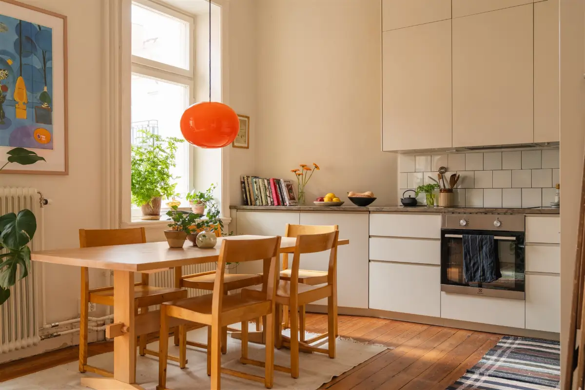 A Small, Characterful, and Well-Planned Stockholm Apartment 4 small-apartment-turn-of-the-century-building-stockholm-nordroom