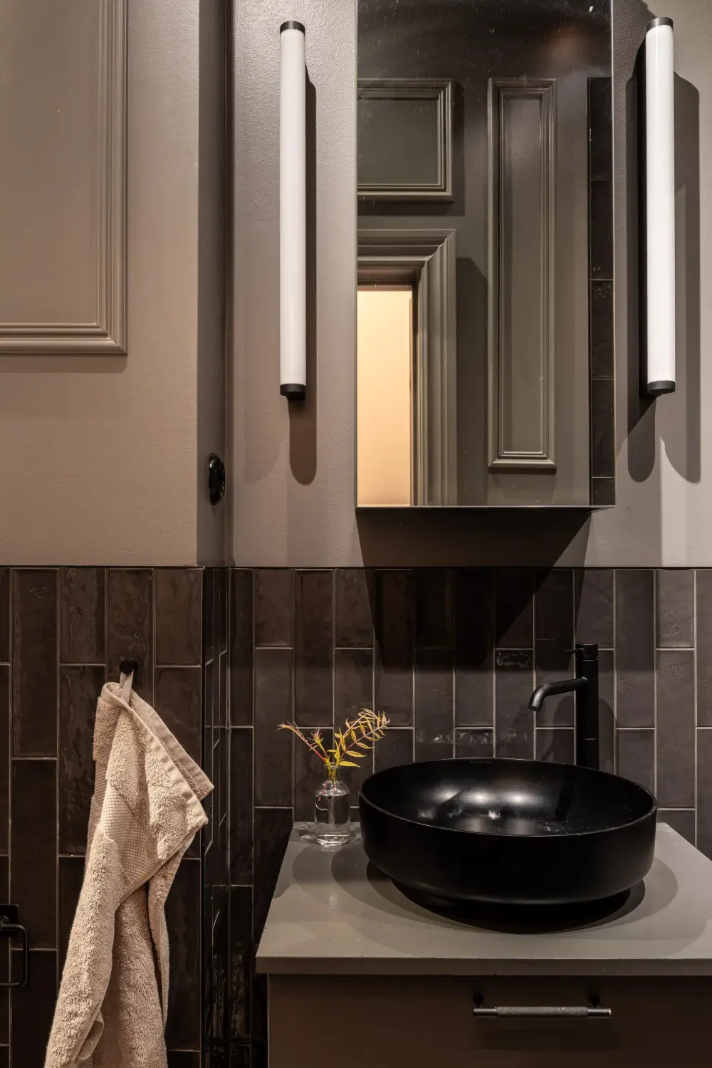 A Small Dark Gray Stockholm Apartment with Period Features and Smart Storage 22 small-color-drenched-gray-apartment-stockholm