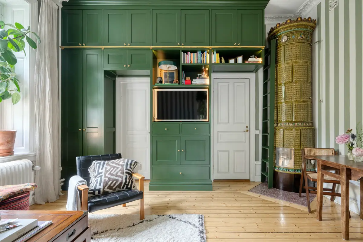 A Small Apartment with Striped Green Walls, Period Features, and a Yellow Bedroom 3 striped-green-walls-yellow-bedroom-late-19th-century-apartment-nordroom