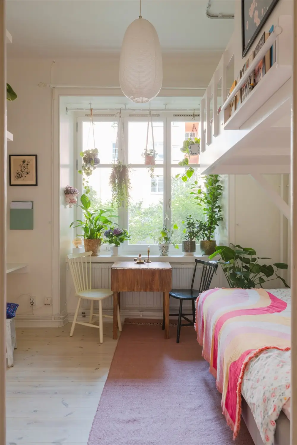A Teeny Tiny Studio Apartment with a Loft Bed in Stockholm 2 teeny-tiny-studio-apartment-loft-bed-nordroom