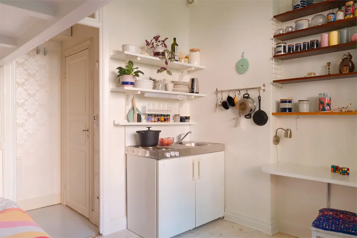 A Teeny Tiny Studio Apartment with a Loft Bed in Stockholm 10 teeny-tiny-studio-apartment-loft-bed-nordroom