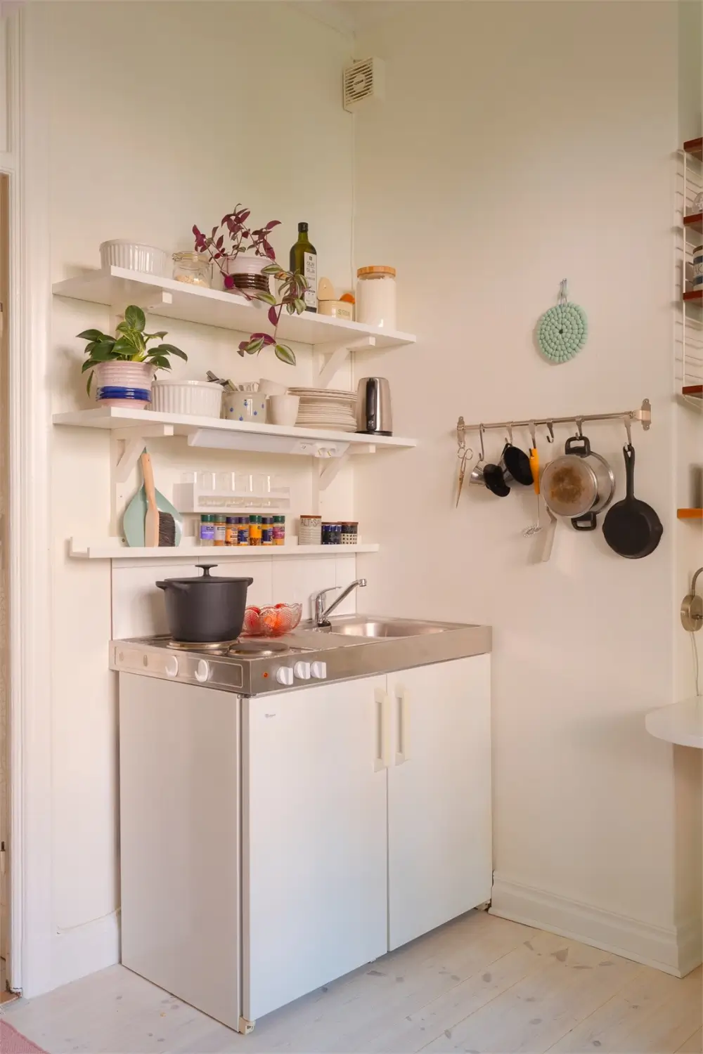 A Teeny Tiny Studio Apartment with a Loft Bed in Stockholm 12 teeny-tiny-studio-apartment-loft-bed-nordroom