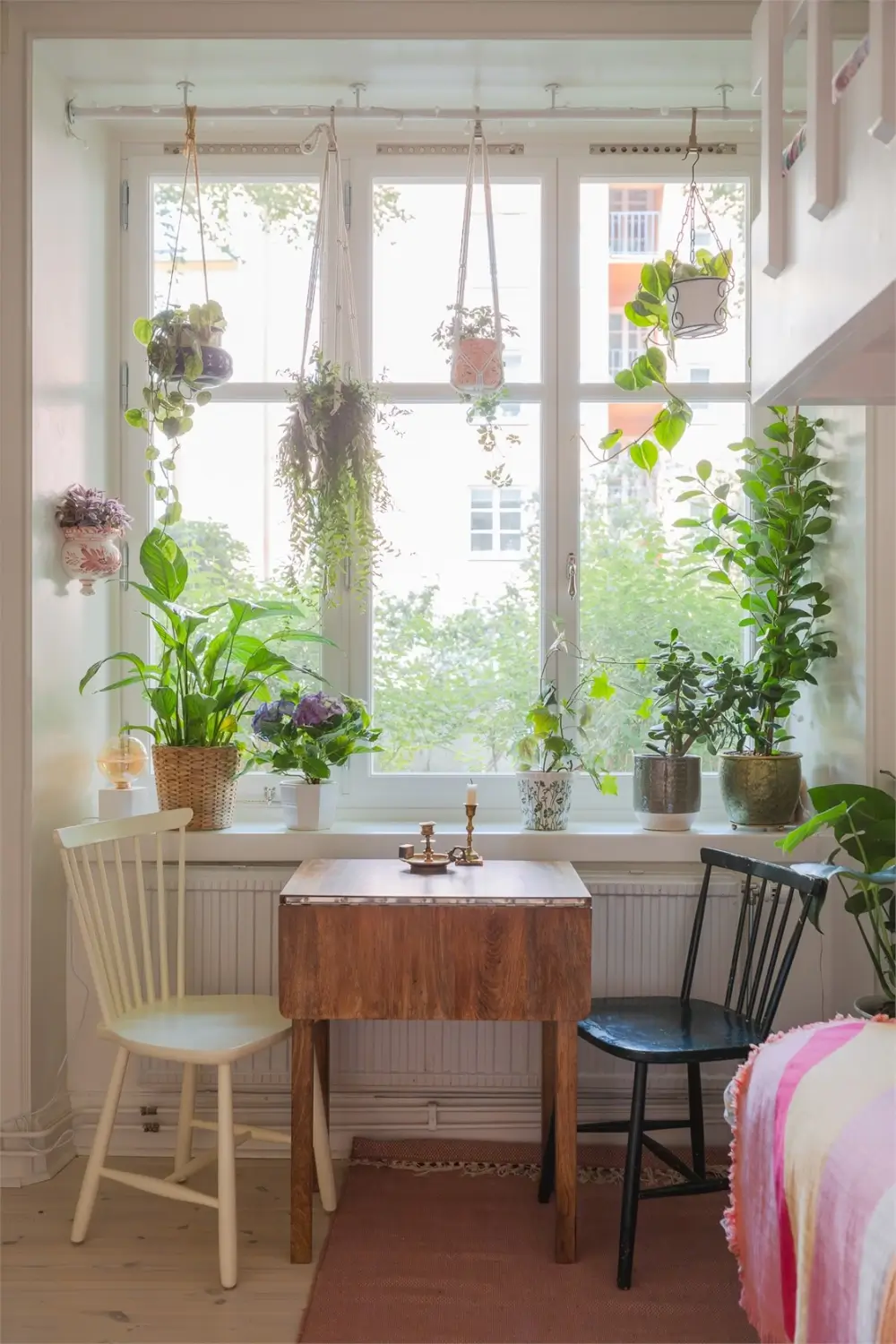 A Teeny Tiny Studio Apartment with a Loft Bed in Stockholm 14 teeny-tiny-studio-apartment-loft-bed-nordroom