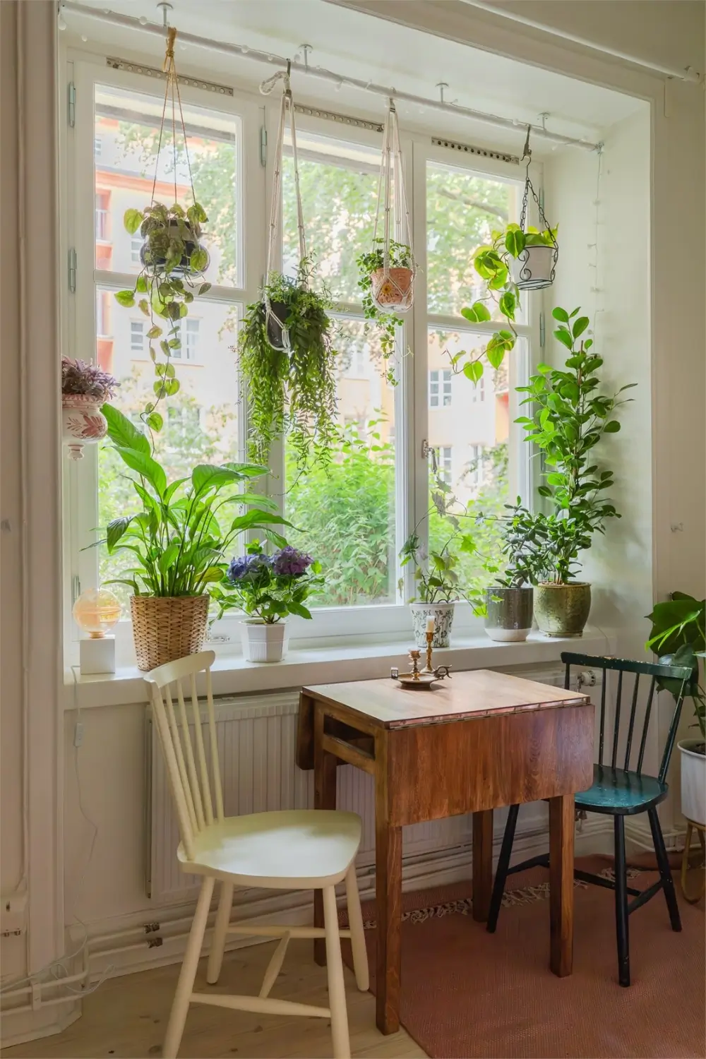 A Teeny Tiny Studio Apartment with a Loft Bed in Stockholm 3 teeny-tiny-studio-apartment-loft-bed-nordroom