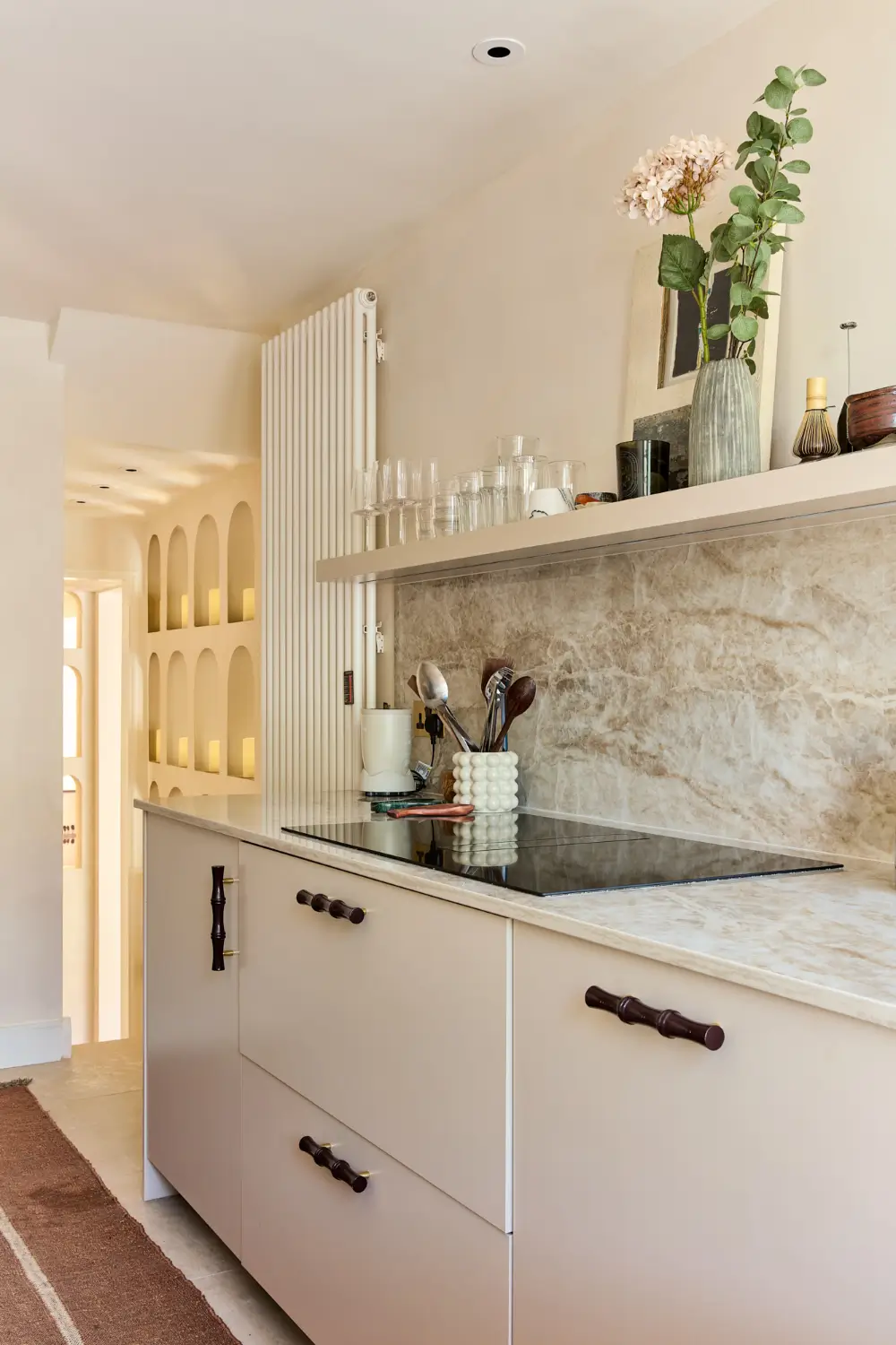Earthy, Layered Interiors in a Notting Hill Apartment 13 warm-natural-toned-interiors-notting-hill-apartment