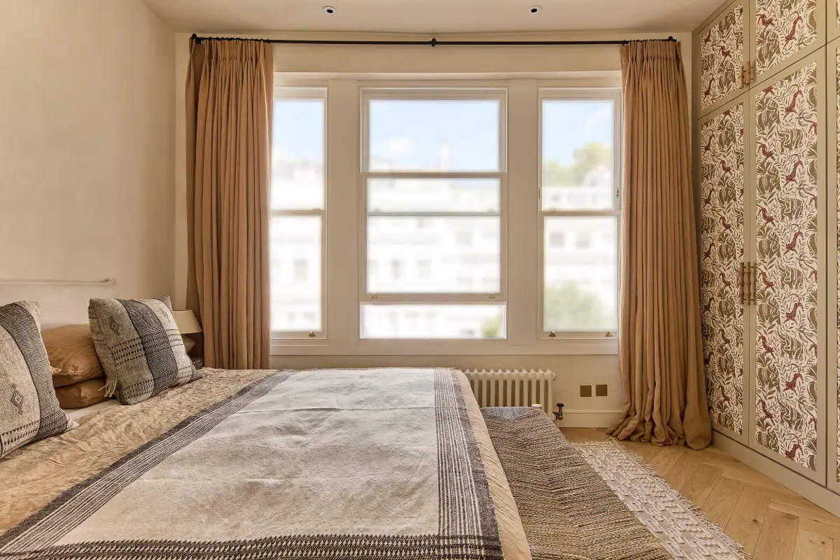 Earthy, Layered Interiors in a Notting Hill Apartment 15 warm-natural-toned-interiors-notting-hill-apartment