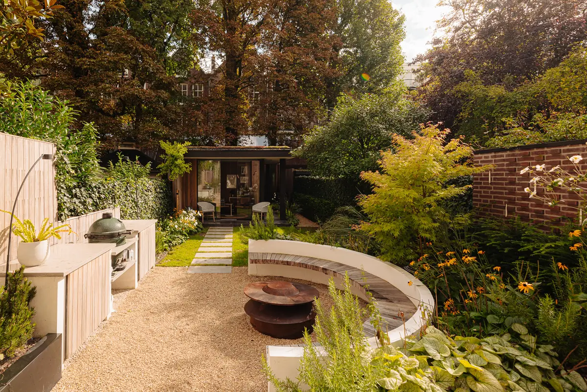 Curved Forms and Custom Joinery in a Chic Amsterdam Townhouse 49 architect-designed-early-20th-century-family-townhouse-amsterdam