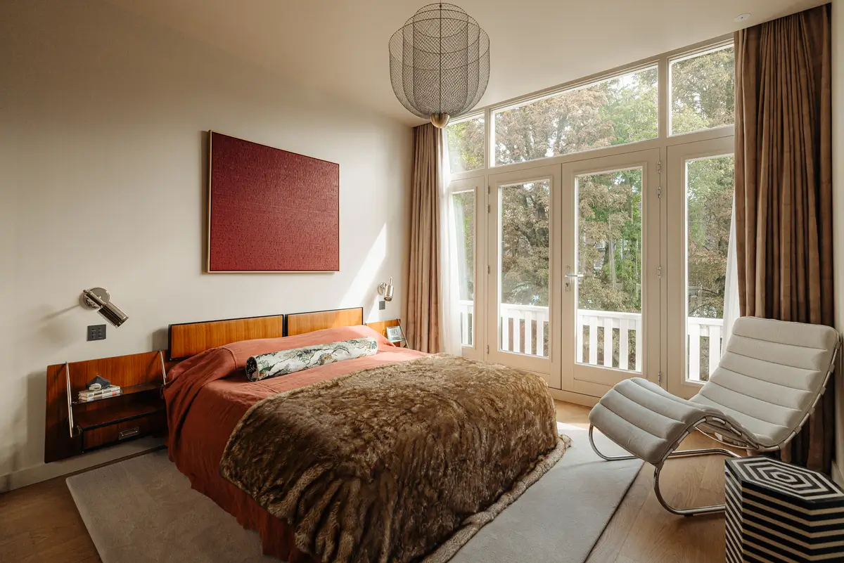 Curved Forms and Custom Joinery in a Chic Amsterdam Townhouse 30 architect-designed-early-20th-century-family-townhouse-amsterdam