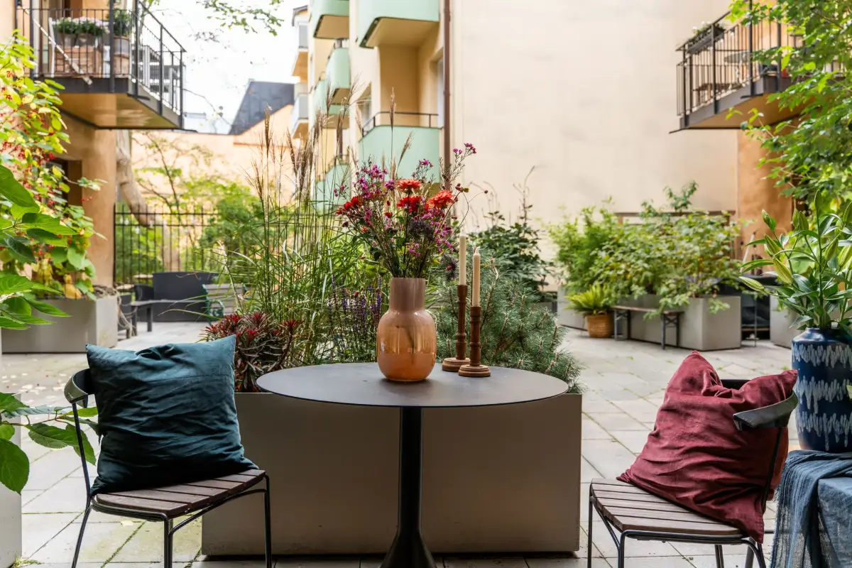 Before & After: Swedish Marble and Muted Tones in a Small Courtyard Apartment 4 before-after-small-ground-floor-apartment-early-20th-century-stockholm
