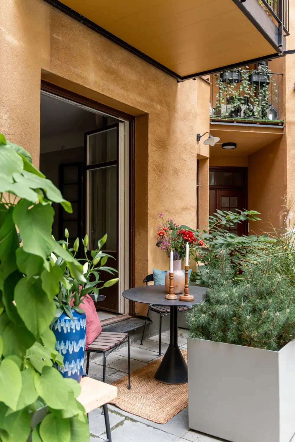 Before & After: Swedish Marble and Muted Tones in a Small Courtyard Apartment 5 before-after-small-ground-floor-apartment-early-20th-century-stockholm