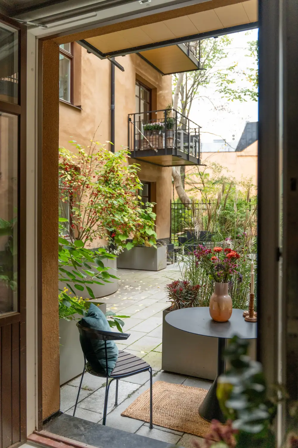Before & After: Swedish Marble and Muted Tones in a Small Courtyard Apartment 7 before-after-small-ground-floor-apartment-early-20th-century-stockholm
