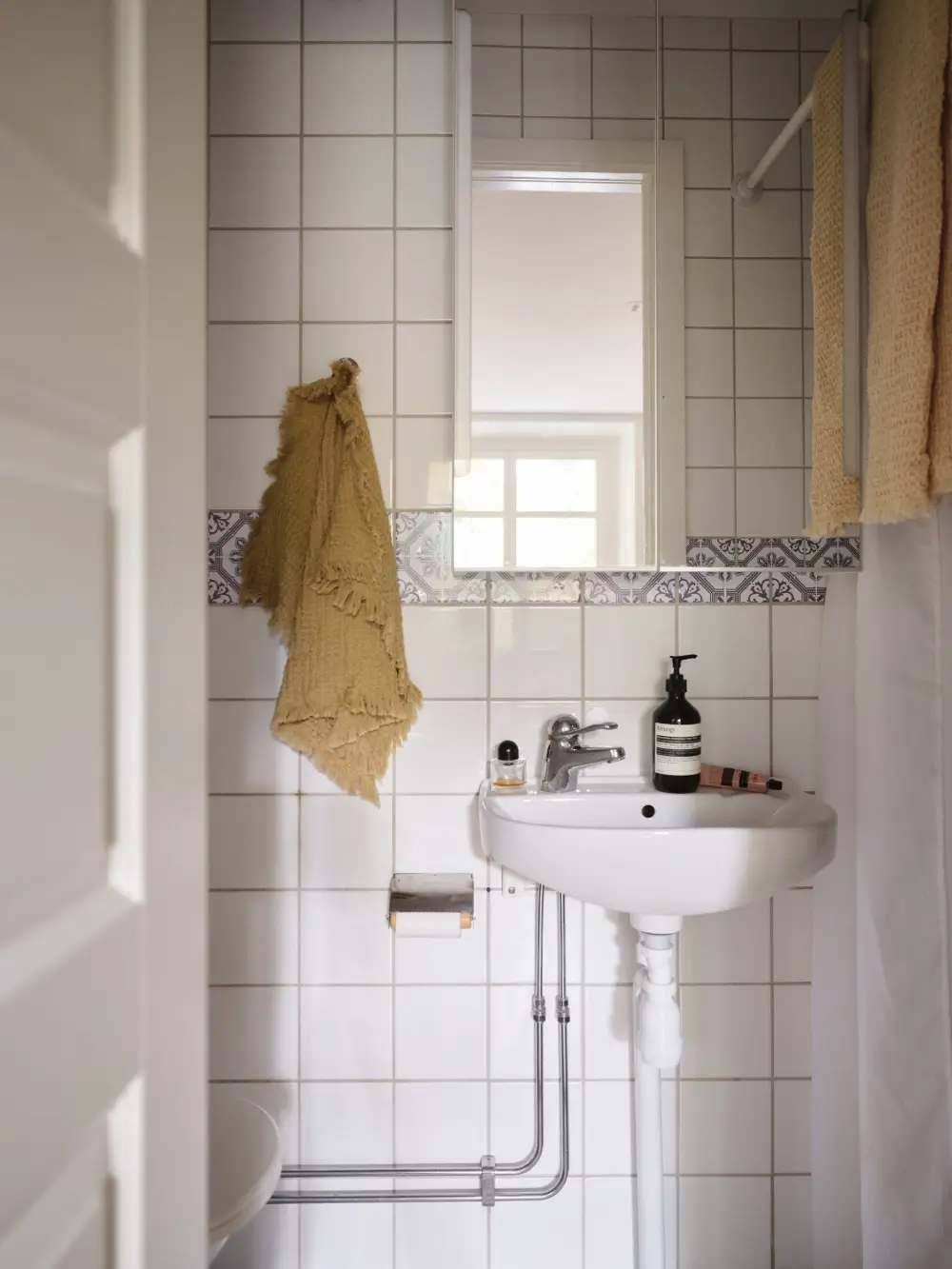 Before & After: Swedish Marble and Muted Tones in a Small Courtyard Apartment 46 before after small stockholm apartment Before & After: Swedish Marble and Muted Tones in a Small Courtyard Apartment