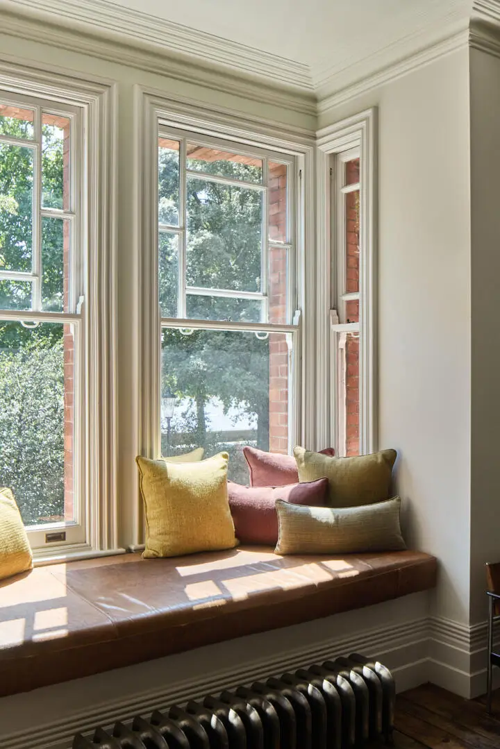 A Refined Riverside Apartment with Reclaimed Elements in Chelsea’s Historic “Writer’s Block” 13 elegant-renovated-interiors-19th-century-apartment-chelsea-london-nordroom