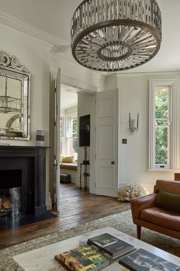 A Refined Riverside Apartment with Reclaimed Elements in Chelsea’s Historic “Writer’s Block” 2 elegant-renovated-interiors-19th-century-apartment-chelsea-london-nordroom