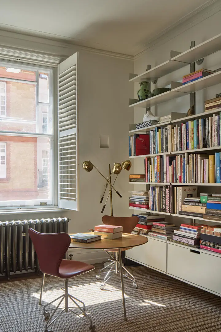 A Refined Riverside Apartment with Reclaimed Elements in Chelsea’s Historic “Writer’s Block” 24 elegant-renovated-interiors-19th-century-apartment-chelsea-london-nordroom