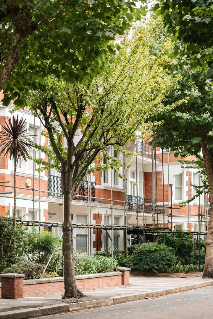 Bespoke Elements and a Green deVOL Kitchen in an Edwardian Mansion Apartment 29 green-devol-kitchen-mansion-apartment-river-thames-london-nordroom
