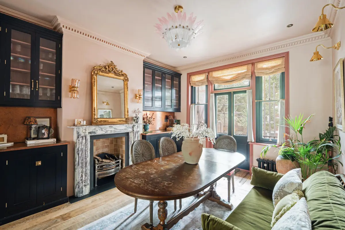 Bespoke Elements and a Green deVOL Kitchen in an Edwardian Mansion Apartment 13 green-devol-kitchen-mansion-apartment-river-thames-london-nordroom