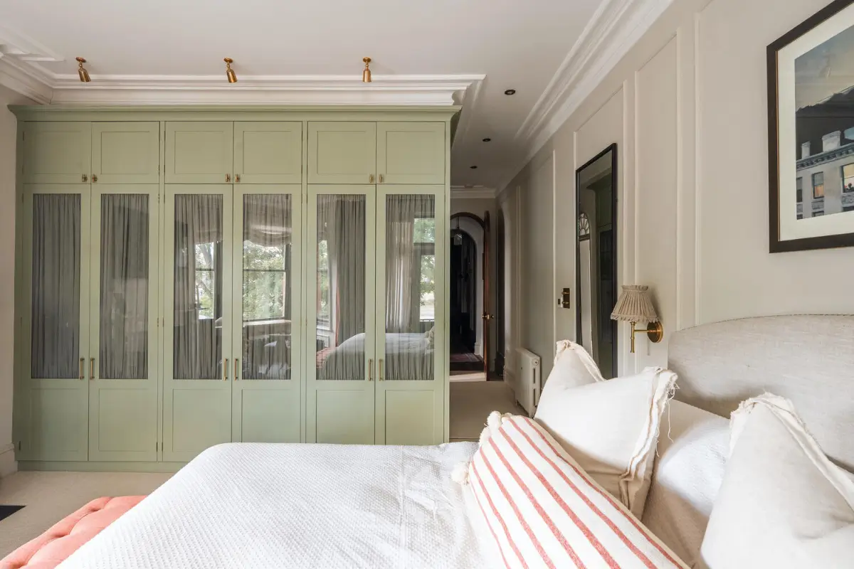 Bespoke Elements and a Green deVOL Kitchen in an Edwardian Mansion Apartment 17 green-devol-kitchen-mansion-apartment-river-thames-london-nordroom