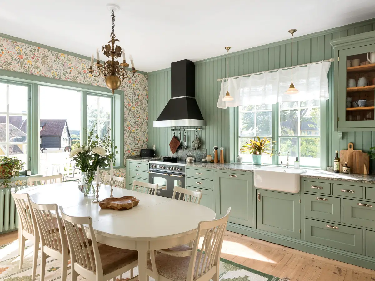 A Grand Apartment with a Green Kitchen in a Turn-of-the-Century Villa 2 green-kitchen-1910-villa-stockholm