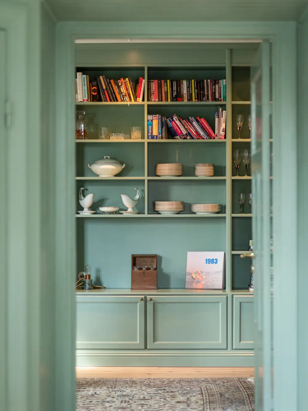 A Grand Apartment with a Green Kitchen in a Turn-of-the-Century Villa 9 green-kitchen-1910-villa-stockholm