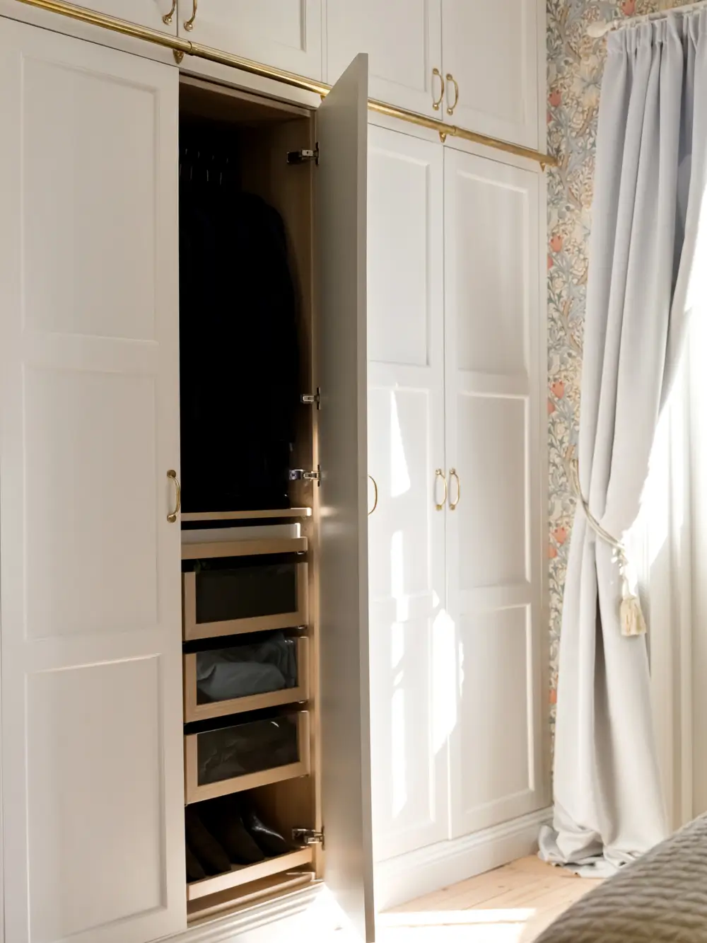 A Grand Apartment with a Green Kitchen in a Turn-of-the-Century Villa 25 green-kitchen-1910-villa-stockholm