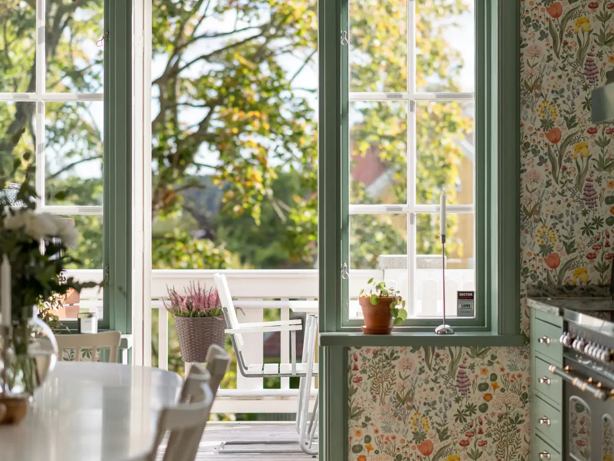 A Grand Apartment with a Green Kitchen in a Turn-of-the-Century Villa 5 green-kitchen-1910-villa-stockholm