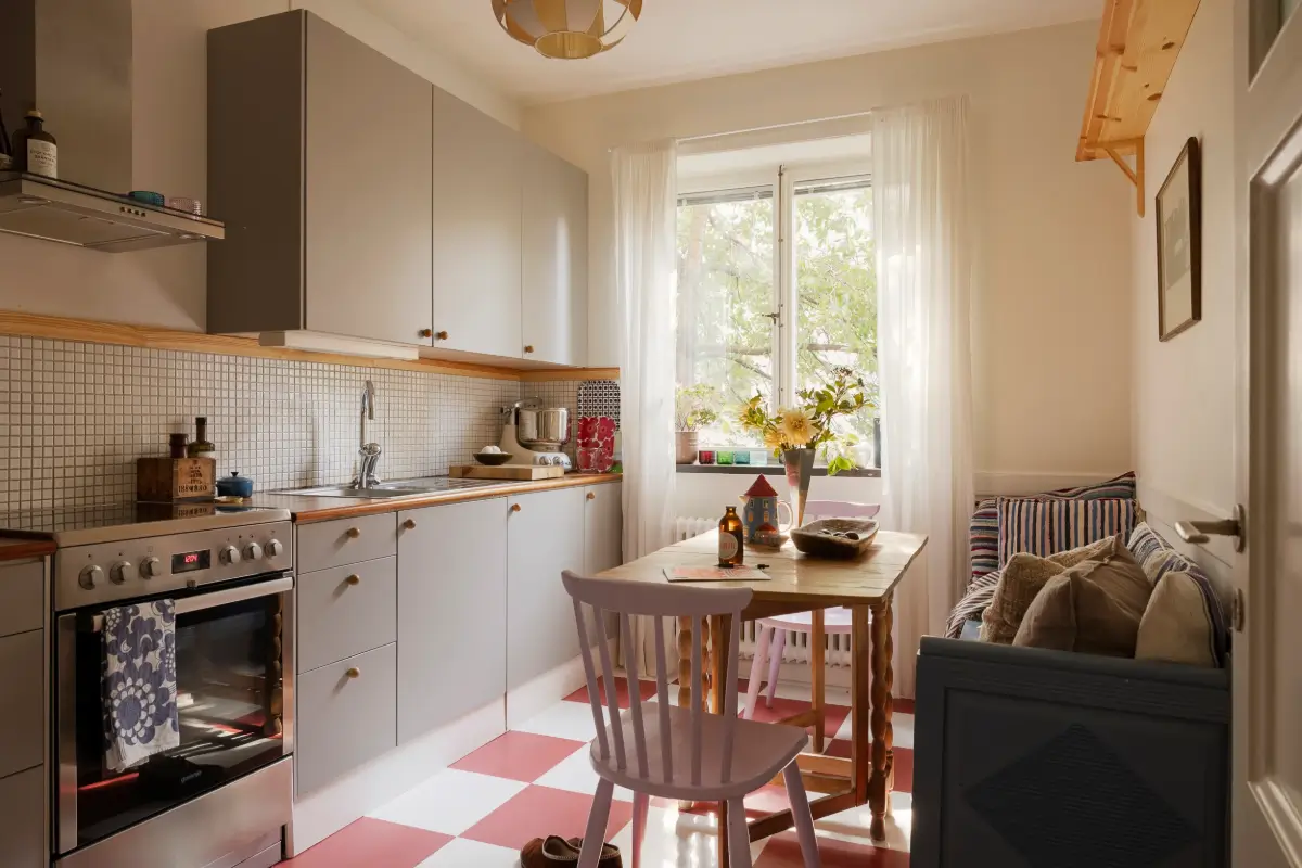 Yellow Color Accents in a 1940s Stockholm Studio Apartment 15 harmonious-color-palette-1940s-stockholm-studio-apartment-nordroom