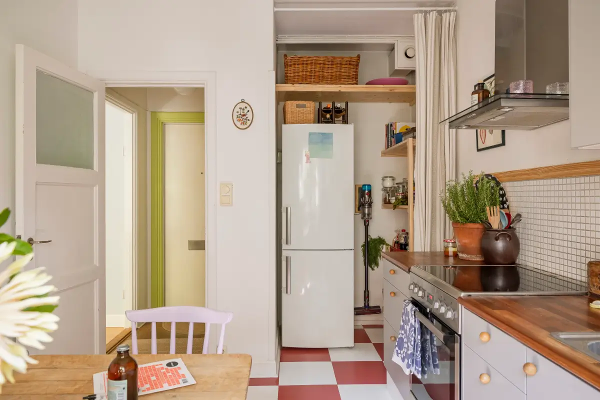 Yellow Color Accents in a 1940s Stockholm Studio Apartment 21 harmonious-color-palette-1940s-stockholm-studio-apartment-nordroom