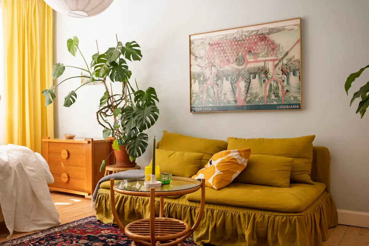 Yellow Color Accents in a 1940s Stockholm Studio Apartment 3 harmonious-color-palette-1940s-stockholm-studio-apartment-nordroom