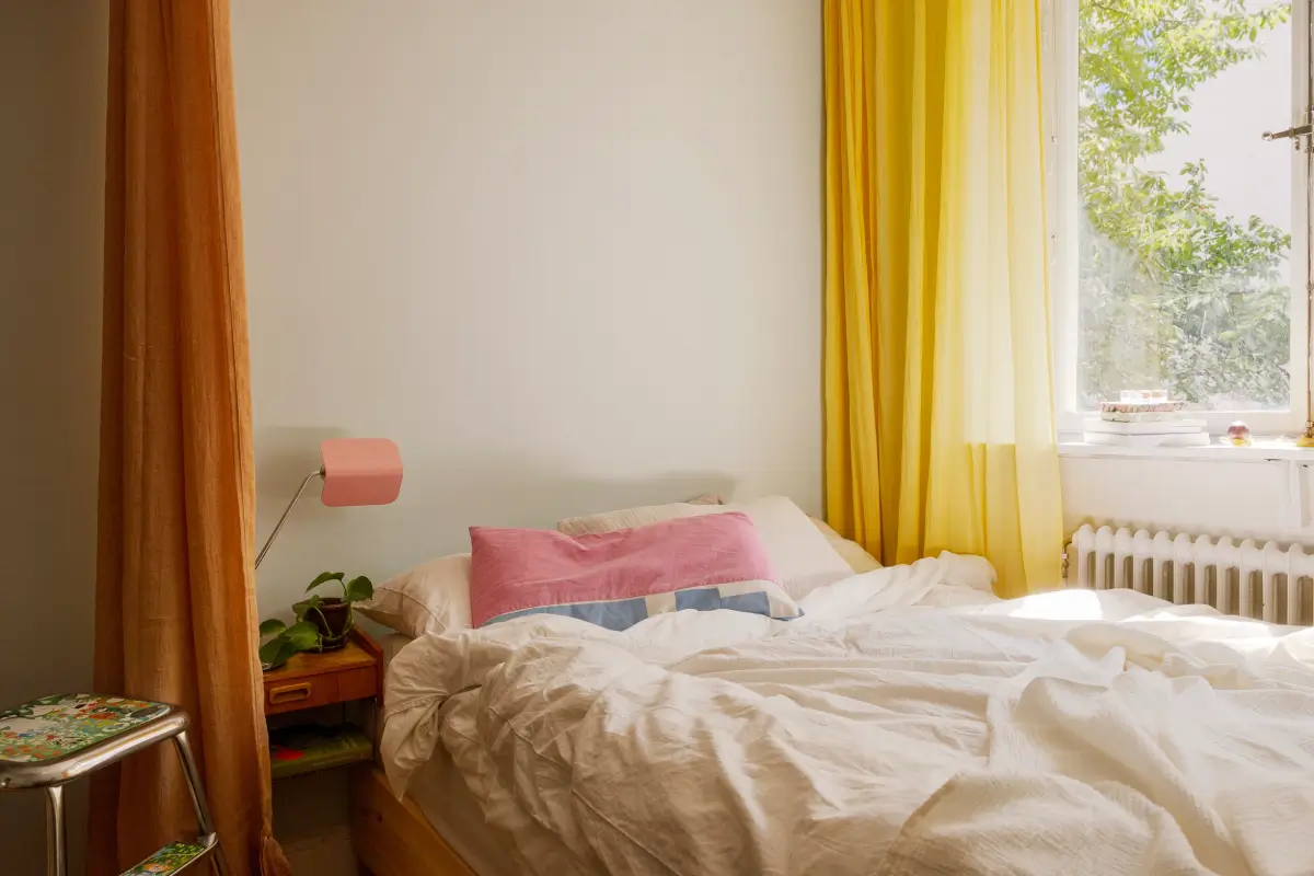 Yellow Color Accents in a 1940s Stockholm Studio Apartment 5 harmonious-color-palette-1940s-stockholm-studio-apartment-nordroom