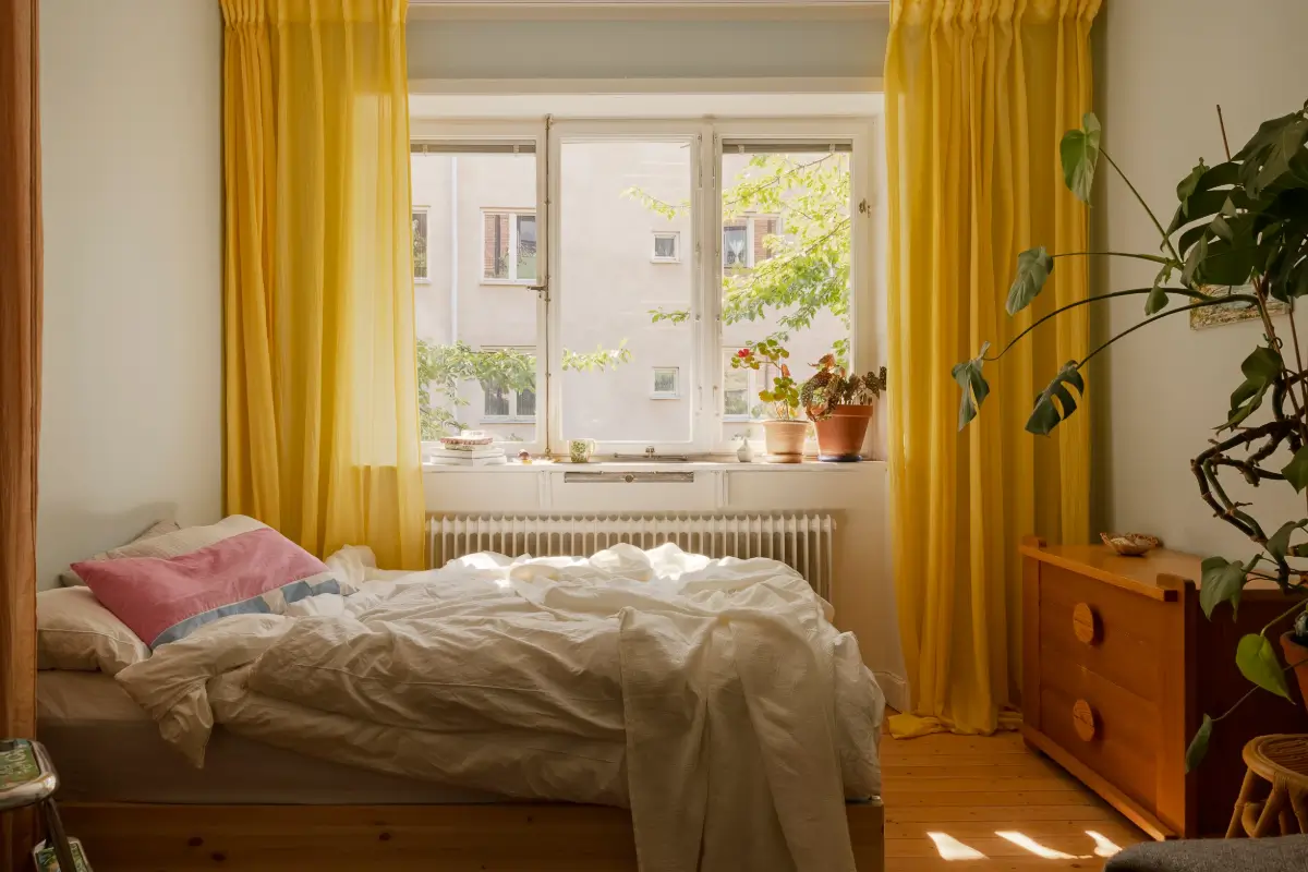 Yellow Color Accents in a 1940s Stockholm Studio Apartment 7 harmonious-color-palette-1940s-stockholm-studio-apartment-nordroom