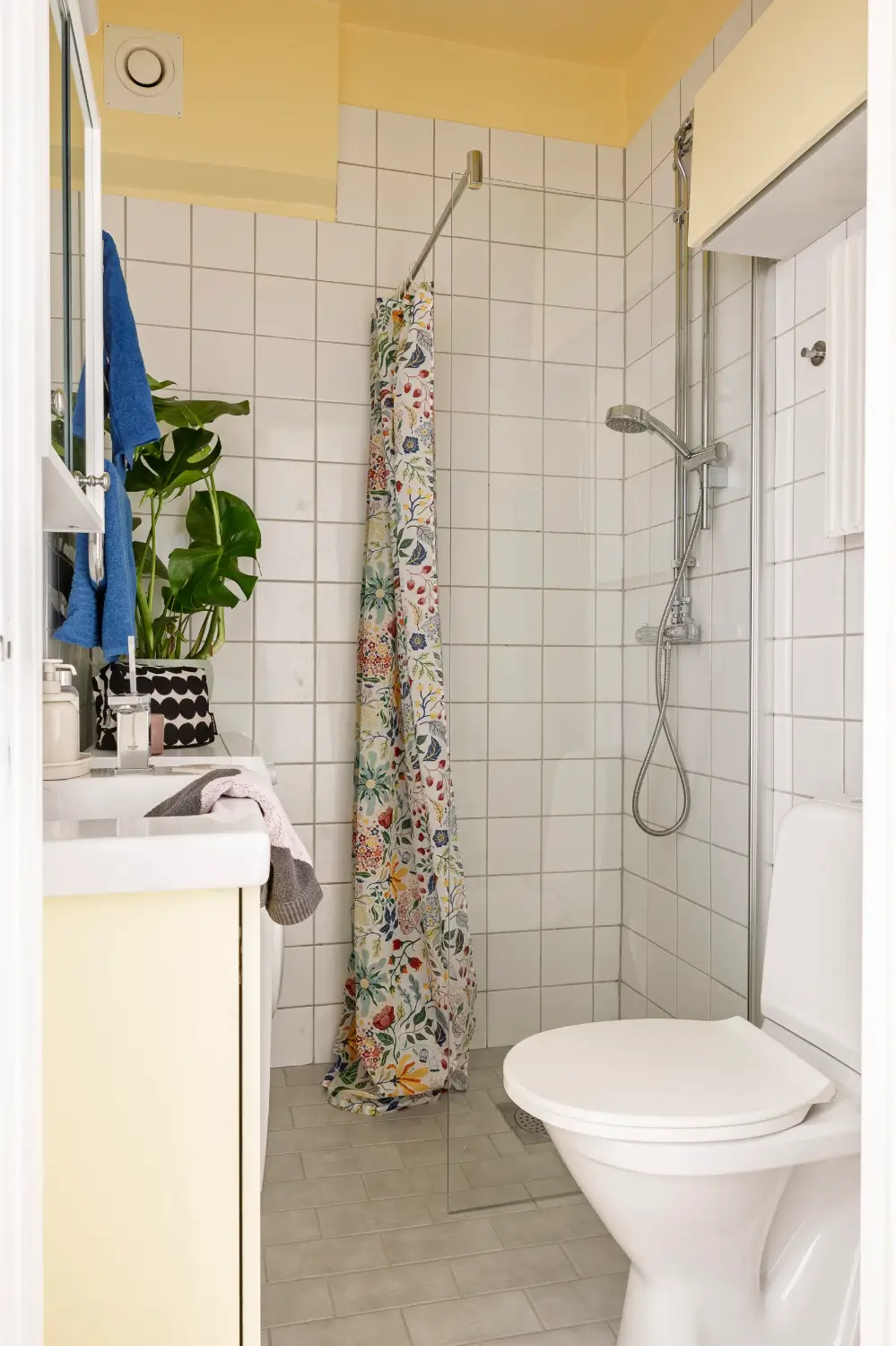 Yellow Color Accents in a 1940s Stockholm Studio Apartment 23 harmonious-color-palette-1940s-stockholm-studio-apartment-nordroom
