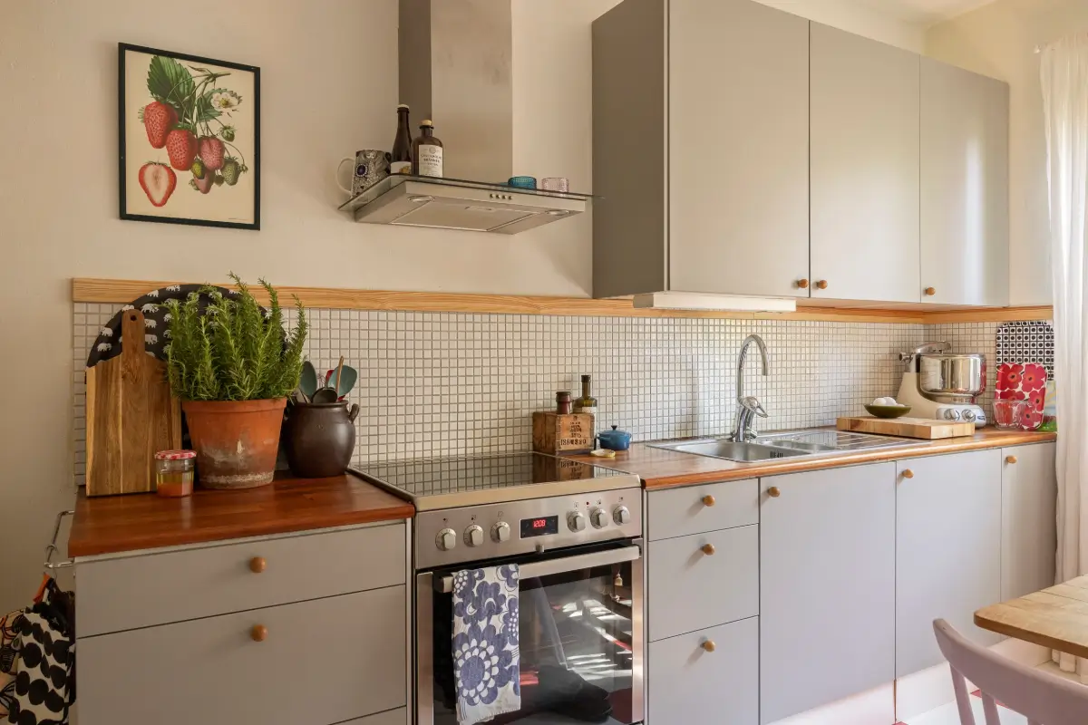 Yellow Color Accents in a 1940s Stockholm Studio Apartment 17 harmonious-color-palette-1940s-stockholm-studio-apartment-nordroom
