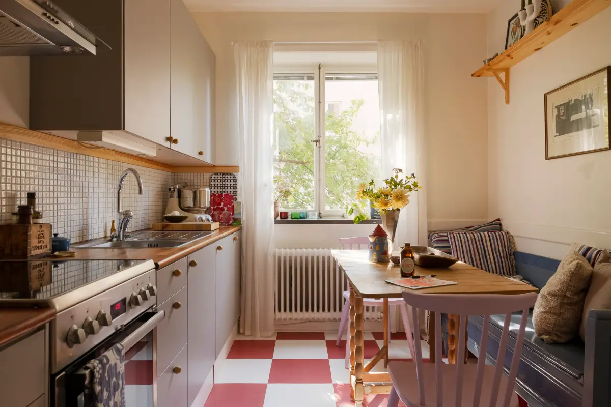 Yellow Color Accents in a 1940s Stockholm Studio Apartment 16 harmonious-color-palette-1940s-stockholm-studio-apartment-nordroom