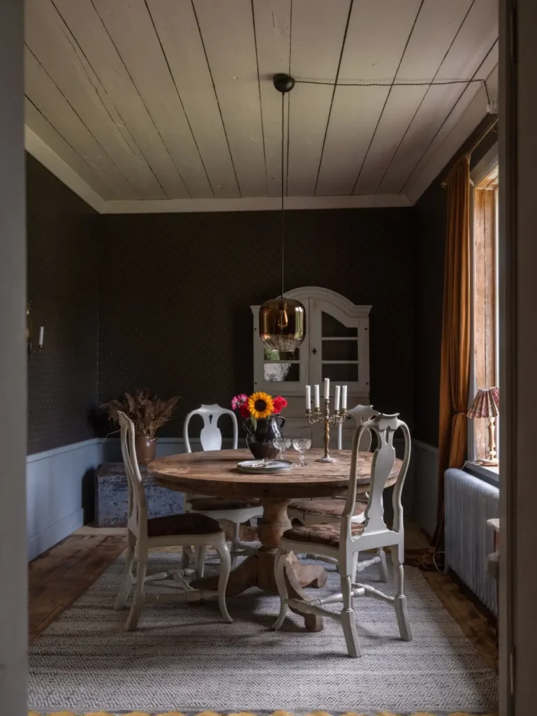historic-character-18th-century-country-house-sweden-nordroom