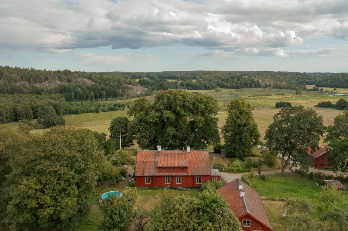 Historic Character in a Unique 18th-Century Swedish Country House 2 historic-character-18th-century-country-house-sweden-nordroom