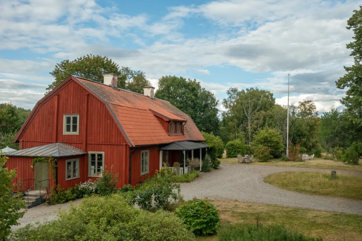 Historic Character in a Unique 18th-Century Swedish Country House 3 historic-character-18th-century-country-house-sweden-nordroom
