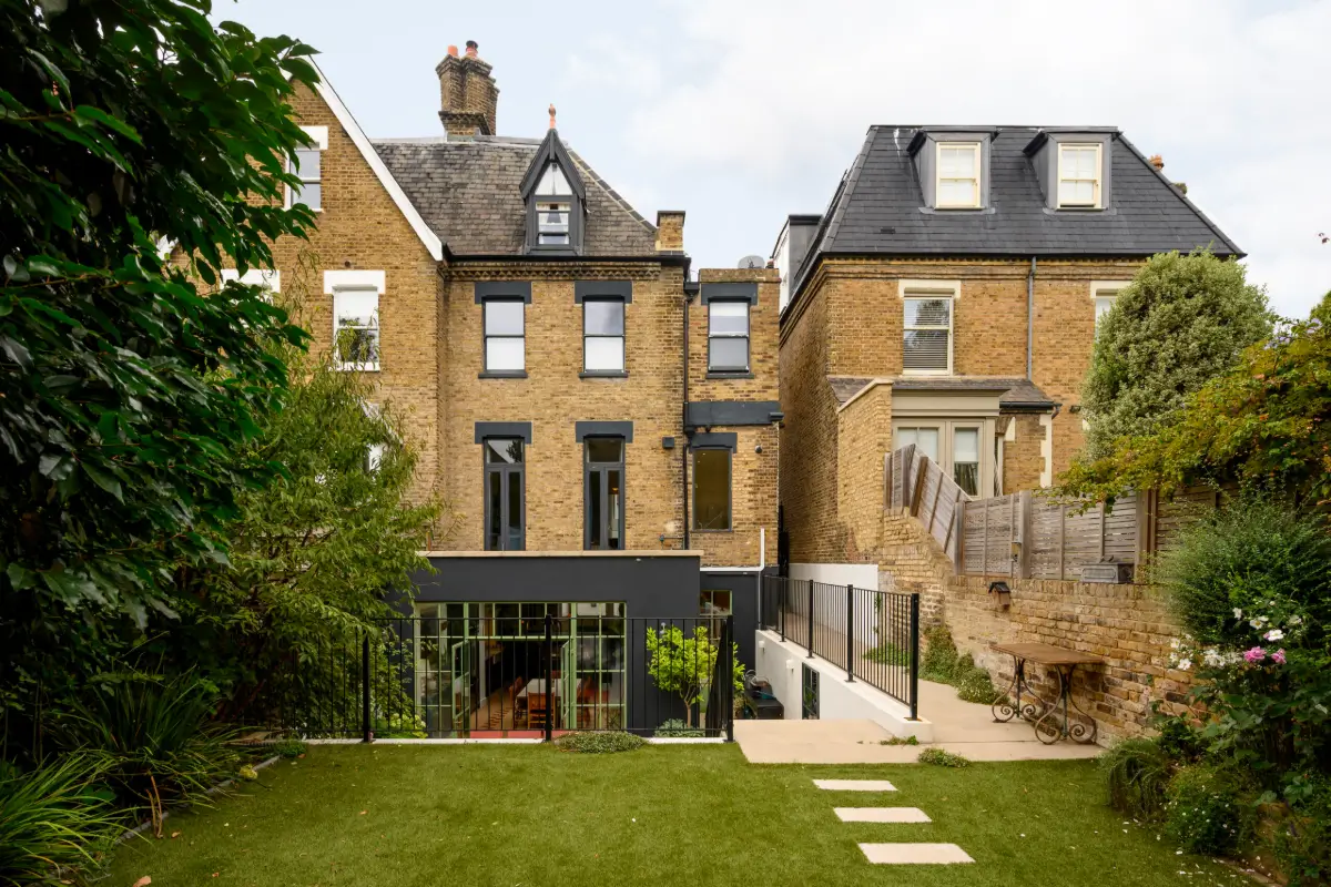 Downton Abbey Actress Michelle Dockery Puts Her Colorful London Townhouse on the Market 27 michelle-dockery-west-london-townhouse-nordroom