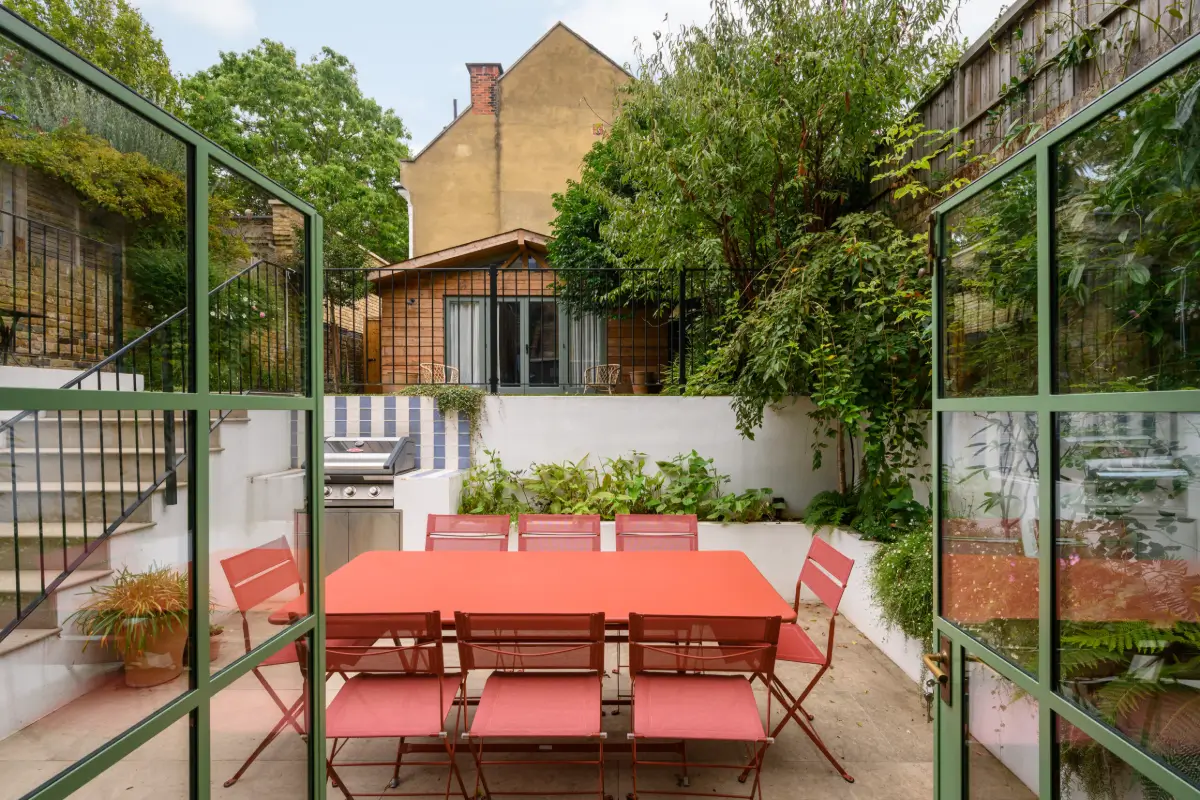Downton Abbey Actress Michelle Dockery Puts Her Colorful London Townhouse on the Market 13 michelle-dockery-west-london-townhouse-nordroom