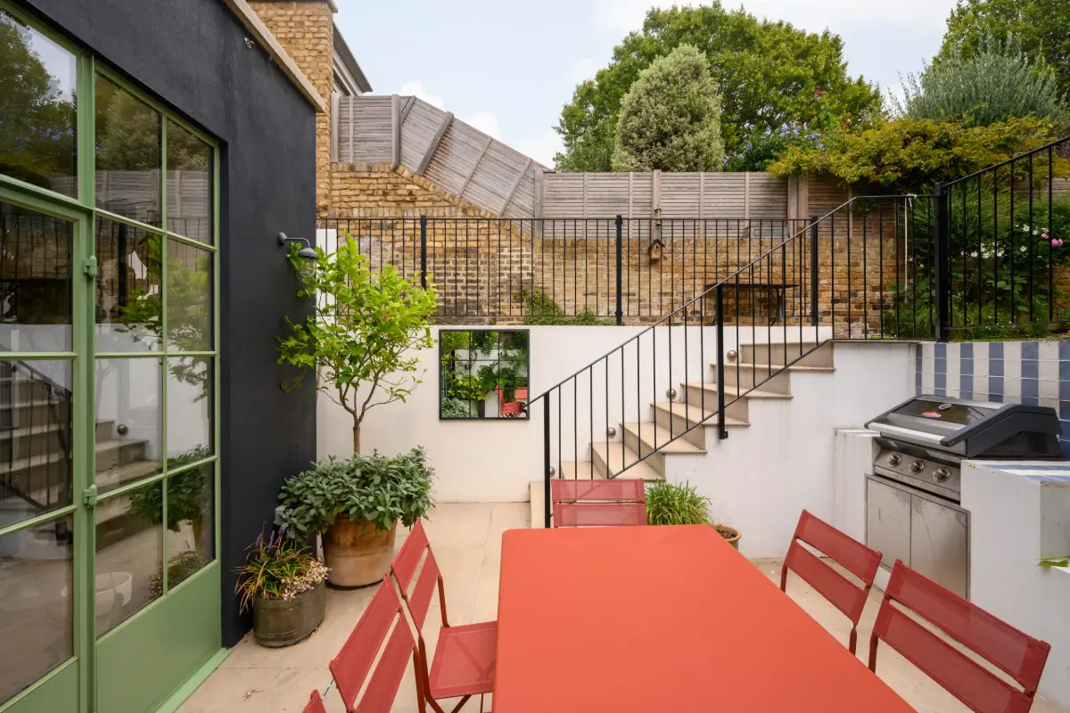 Downton Abbey Actress Michelle Dockery Puts Her Colorful London Townhouse on the Market 14 michelle-dockery-west-london-townhouse-nordroom
