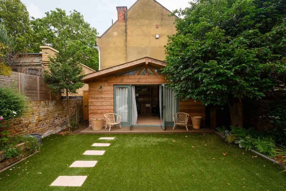 Downton Abbey Actress Michelle Dockery Puts Her Colorful London Townhouse on the Market 24 michelle-dockery-west-london-townhouse-nordroom