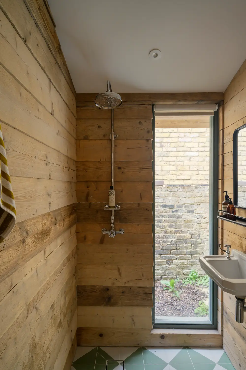 Downton Abbey Actress Michelle Dockery Puts Her Colorful London Townhouse on the Market 26 michelle-dockery-west-london-townhouse-nordroom